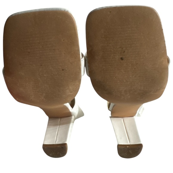 Elegant White Pearl-Embellished Women's Heels - Picture 9 of 10